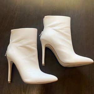 JustFab Annabella White Heel Booties - W 8